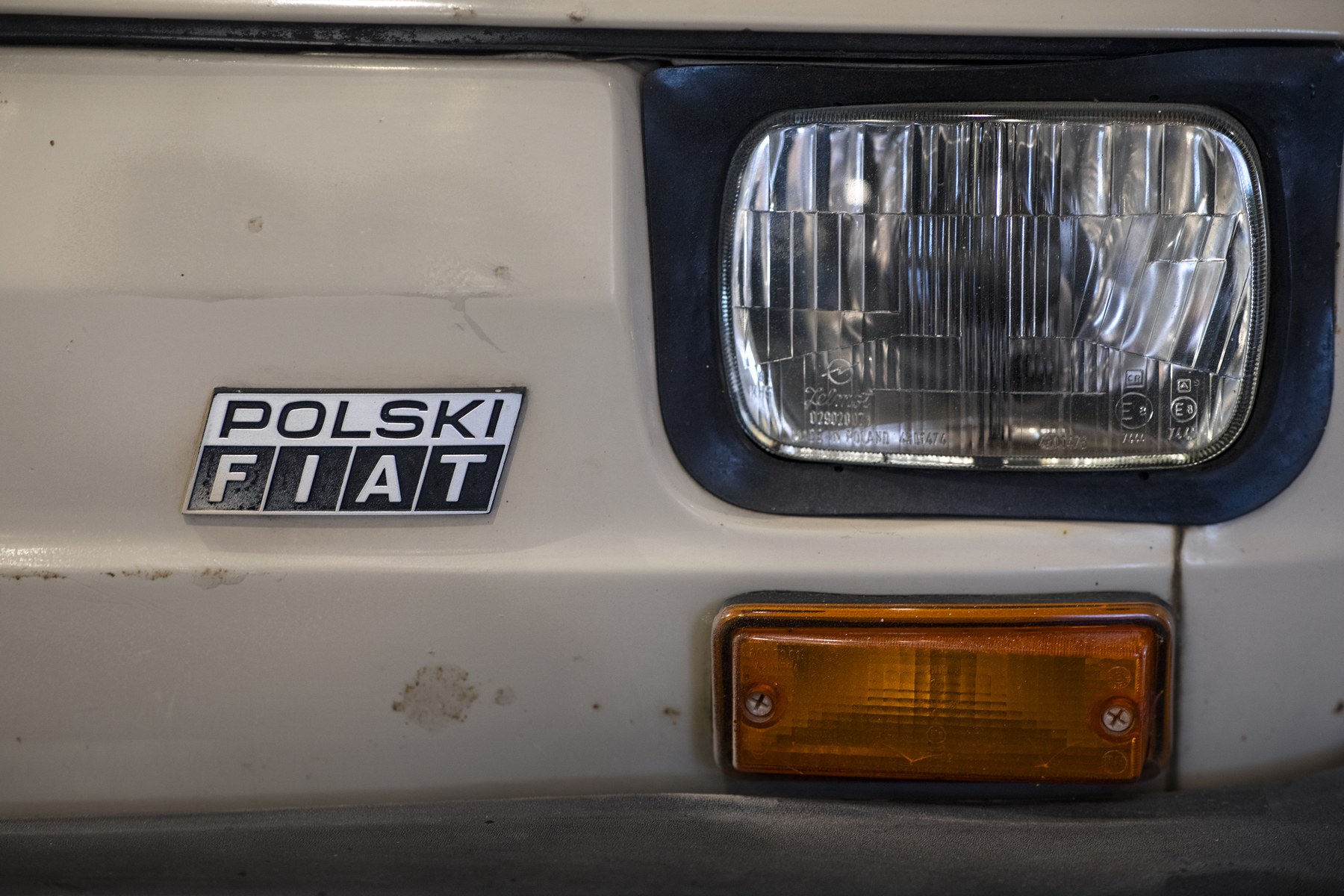 Przód Polskiego Fiata 126p z bliska
